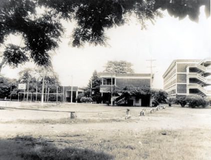 Primeras edificaciones campus universitario